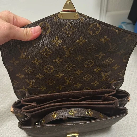 Louis Vuitton Pochette Metis Bag Excellent condition - Picture 7 of 9